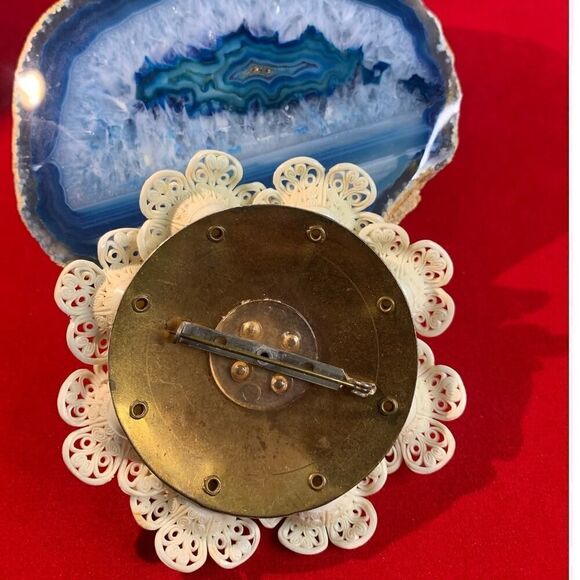 Artsy Vintage Ivory-colored resin brooch, in Gold plate - Picture 4 of 4